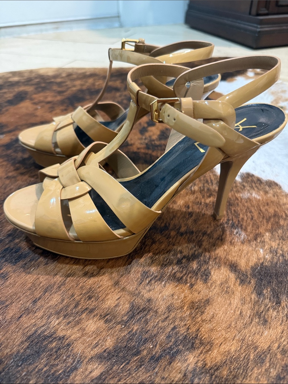 Yves Saint Laurent Tan Patent Leather Woven Sandals - Picture 2 of 6